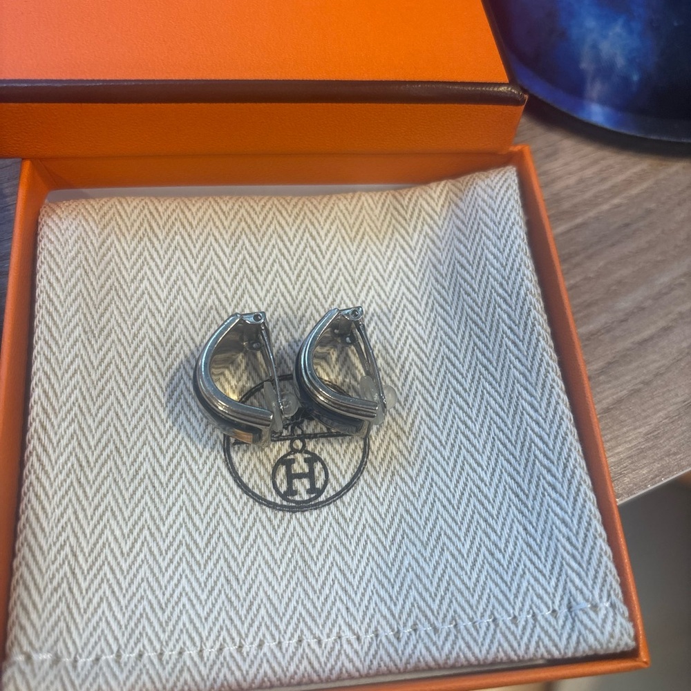 Beautiful Hermes Earrings, in the box - Picture 4 of 5